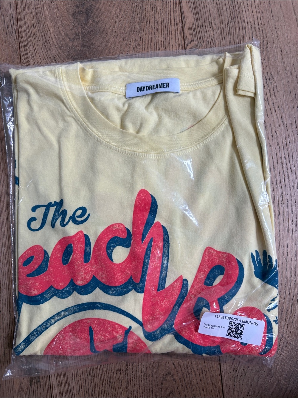 Daydreamer The Beach Boys Solo Surf Jam T-Shirt Lemon Yellow One Size NEW $98 - Picture 2 of 3